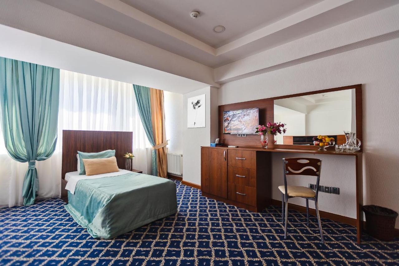 Demir Yol Plaza Hotel Baku Bagian luar foto